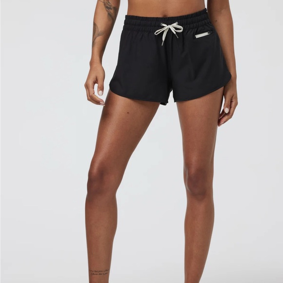 Vuori Women’s Clementine 2.0 2.5” Inseam Shorts- Size S - Picture 6 of 6
